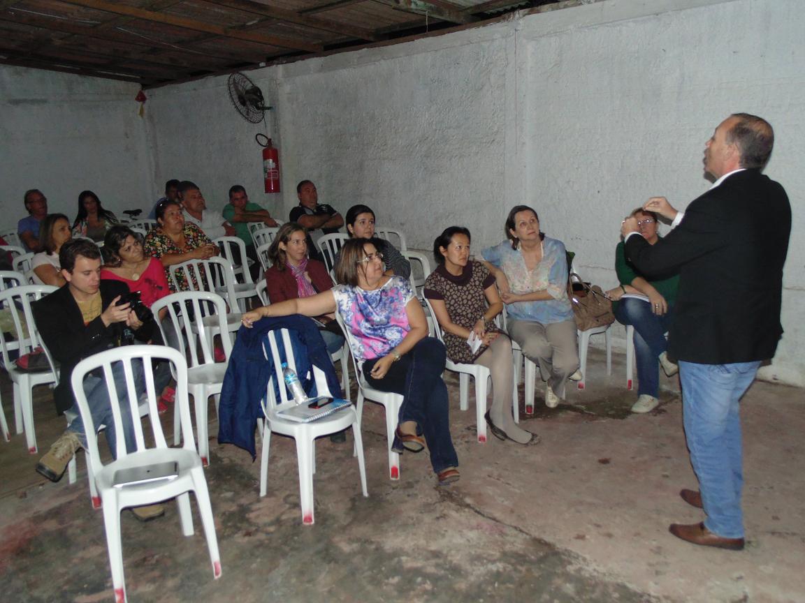 Vereador Adalberto participa de reunião na Ilha dos Valadares.